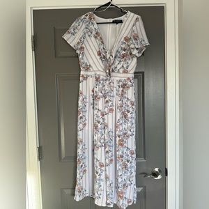 one clothing Gray Striped Floral Jumpsuit Size: M